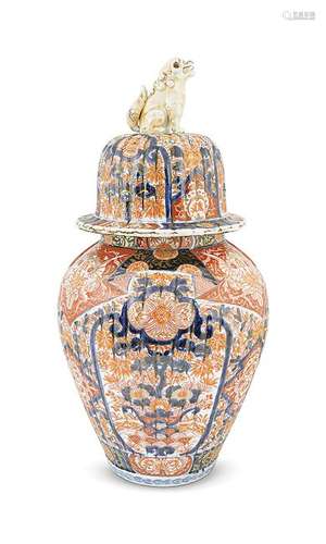 LARGE 19TH-CENTURY JAPANESE IMARI URN AND COVER