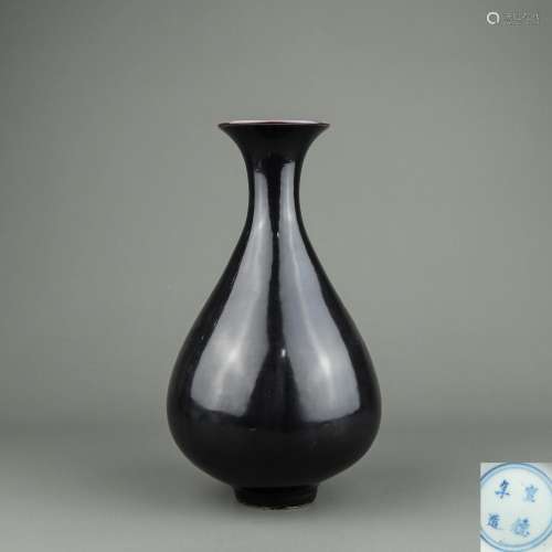 A Chinese Purple Glazed Porcelain Vase