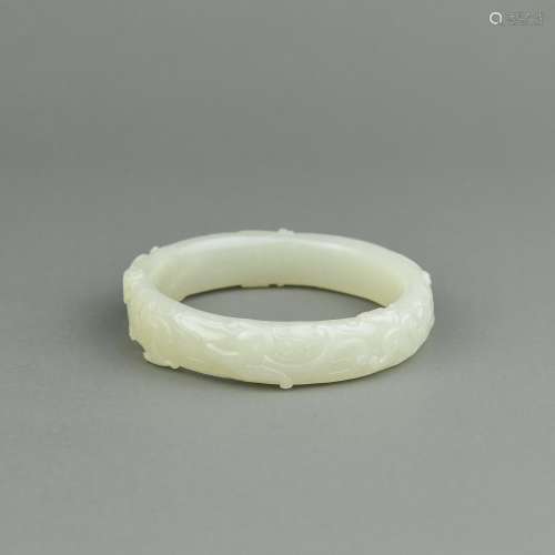 A Chinese Carved Jade Bracelet