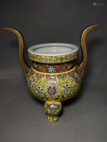 A Chinese Famille-Rose Porcelain Incense Burner