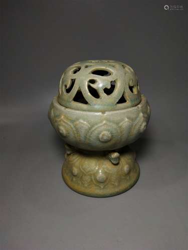 A Chinese Ru-Type Porcelain Incense Burner