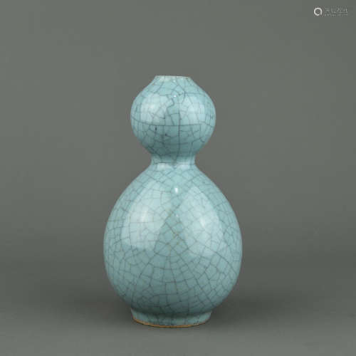 A Chinese Guan-Type Porcelain Double Ground Vase
