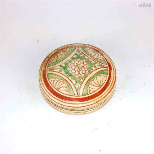 A Chinese Red and Green Glazed Porcelain Box with Cover