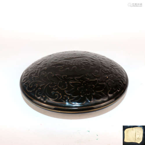 A Chinese Black Glazed Porcelain Box with Cover