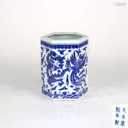 A Chinese Blue and White Porcelain Brush Pot