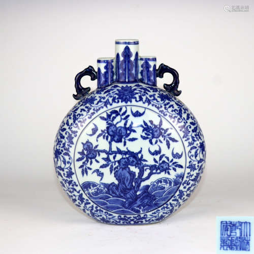 A Chinese Blue and white Porcelain Moon Flask Vase