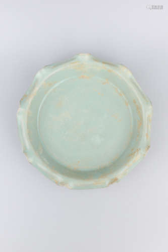 A Chinese Ru-Type Porcelain Plate