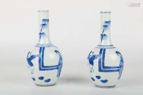 A Pair of Chinese Blue and White Porcelain Vases