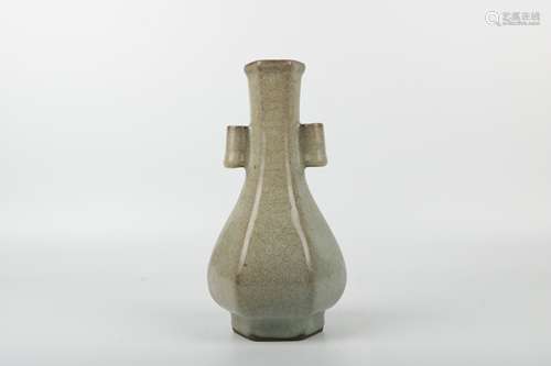 A Chinese Ge-Type Porcelain Vase