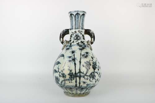 A Chinese Blue and White Porcelain Vase