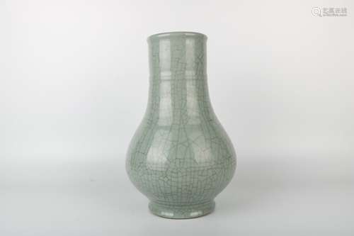 A Chinese Guan-Type Porcelain Vase