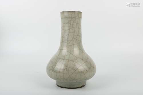 A Chinese Ge-Type Porcelain Vase