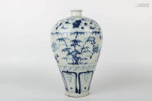 A Chinese Blue and White Porcelain Vase