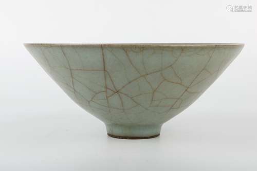 A Chinese Ge-Type Porcelain Bowl