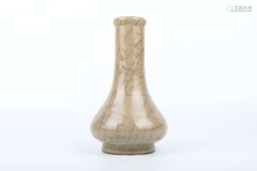 A Chinese Ge-Type Porcelain Vase