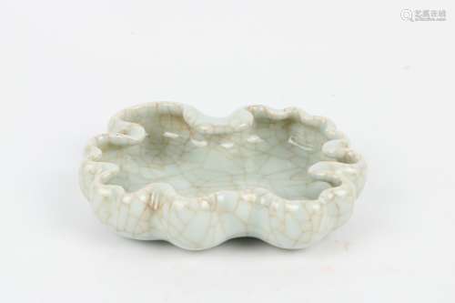 A Chinese Ge-Type Porcelain Brush Washer