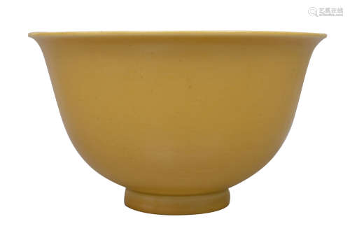 明 黄釉碗