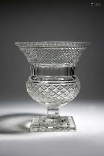 An Edwardian cut glass vase, of Campana shape, on …