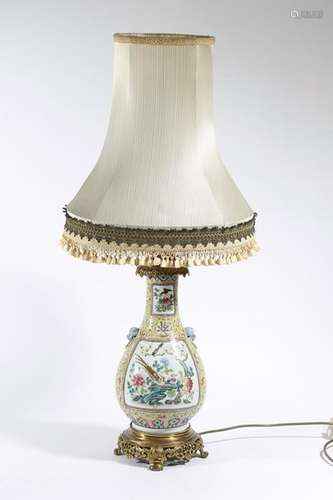 A Chinese porcelain pear shaped vase table lamp, d…