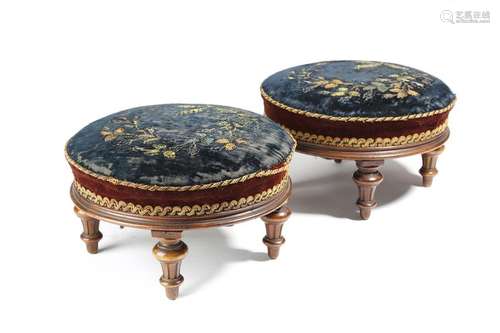 A pair of Victorian walnut Scottish stools by Wyli…