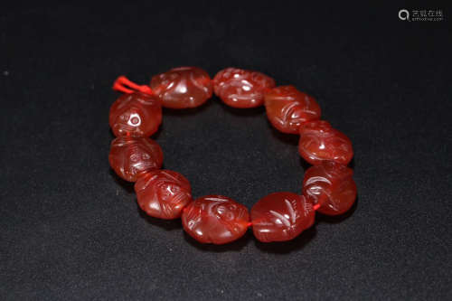 A RED AGATE BRACELET OF MONKEY CARVING