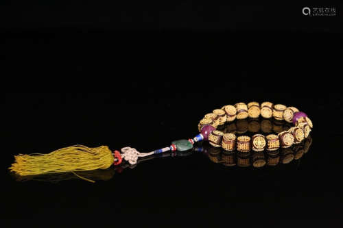 A CHENXIANG WOOD BRACELET EMBEDED GOLD
