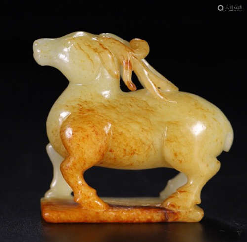 A HETIAN JADE CARVED DEER SHAPED PENDANT