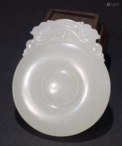 A HETIAN JADE CARVED DRAGON PATTERN PENDANT