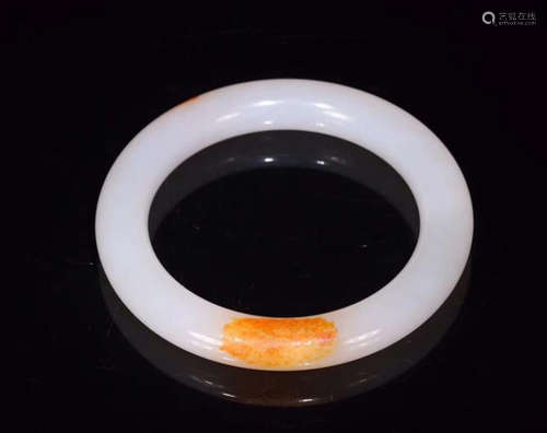 A HETIAN JADE CARVED SIMPLE CIRCLE BANGLE