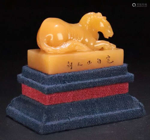 A TIANHUANG STONE CARVED HORSE SHAPED SEAL