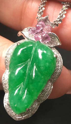 A GREEN JADEITE CARVED LEAF PENDANT, TYPE A