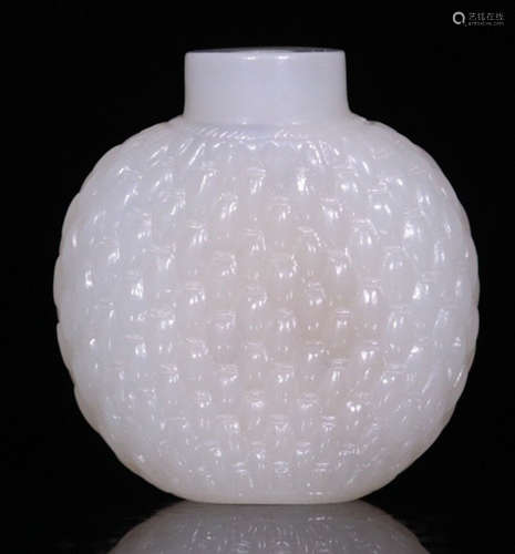 A HETIAN JADE CARVED MELON SHAPED SNUFF BOTTLE