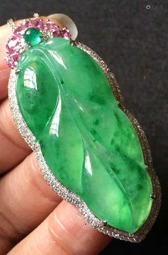 A GREEN JADEITE CARVED LEAF PENDANT, TYPE A