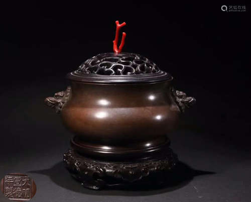 A BRONZE CASTED LION HEAD HOLDER CENSER