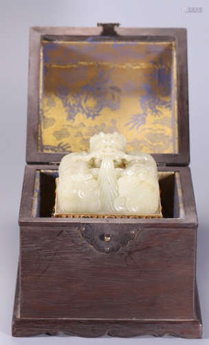 A WHITE JADE CARVED DRAGON SHAPED SEAL