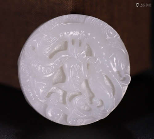 A HETIAN JADE CARVED DRAGON PATTERN PENDANT