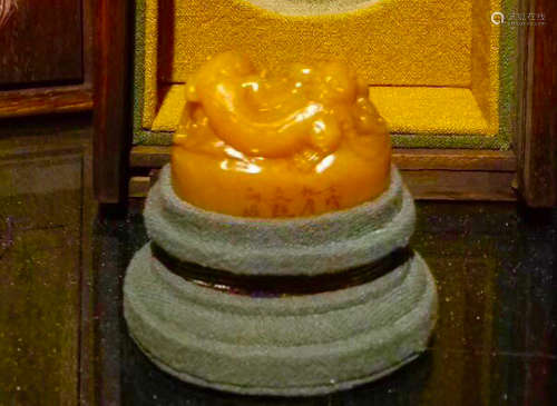 A TIANHUANG STONE CARVED BEAST SHAPED SEAL