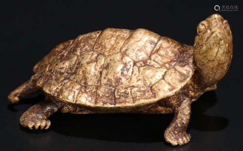 A BRONZE CASTED TURTLE SHAPED PENDANT