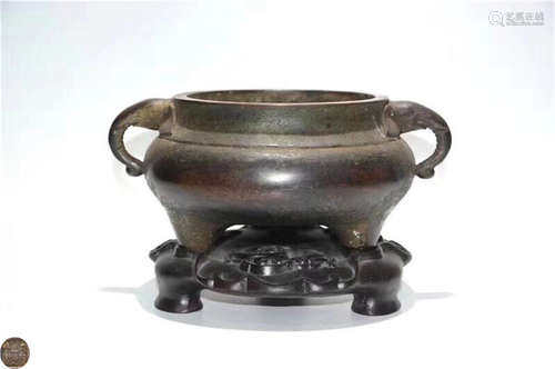 A BRONZE CASTED DOUBLE EAR TRIPOD CENSER