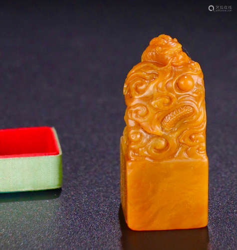 A TIANHUANG STONE CARVED DRAGON SHAPED SEAL