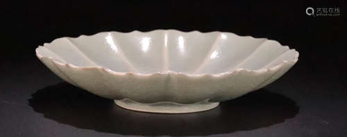 A RU YAO GREEN GLAZE FLOWER SHAPED PLATE