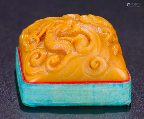 A TIANHUANG STONE CARVED DRAGON SHAPED SEAL