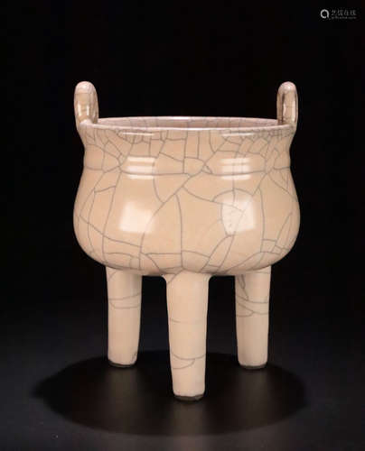 A GE YAO WHITE GLAZE DOUBLE EAR CENSER