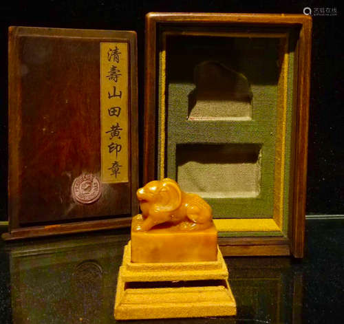 A TIANHUANG STONE CARVED BEAST SHAPED SEAL