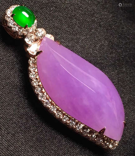 A PURPLE JADEITE CARVED CIRCLE PENDANT, TYPE A