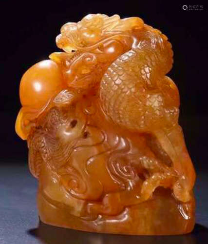 A TIANHUANG STONE CARVED DRAGON SHAPED SEAL