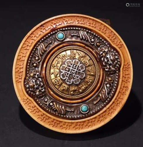 A GILT BRONZE CASTED ZODIAC PATTERN PENDANT