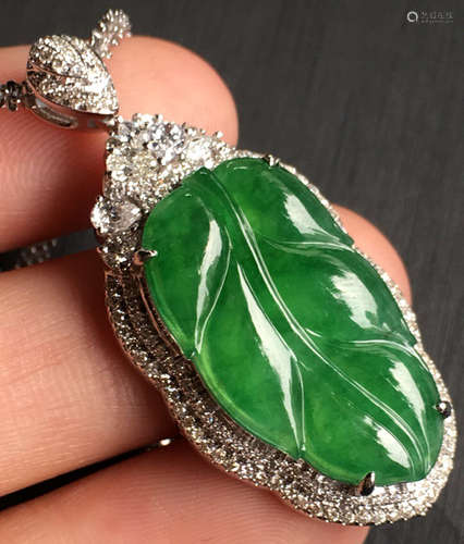 A GREEN JADEITE CARVED LEAF PENDANT, TYPE A