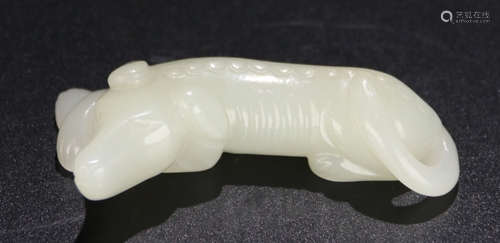 A HETIAN JADE CARVED DOG SHAPED PENDANT