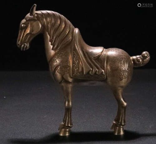 A SILVER CASTED HORSE SHAPED PENDANT